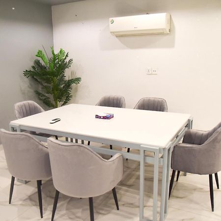 Luxe Suites Bahria Town ลาฮอร์ ภายนอก รูปภาพ