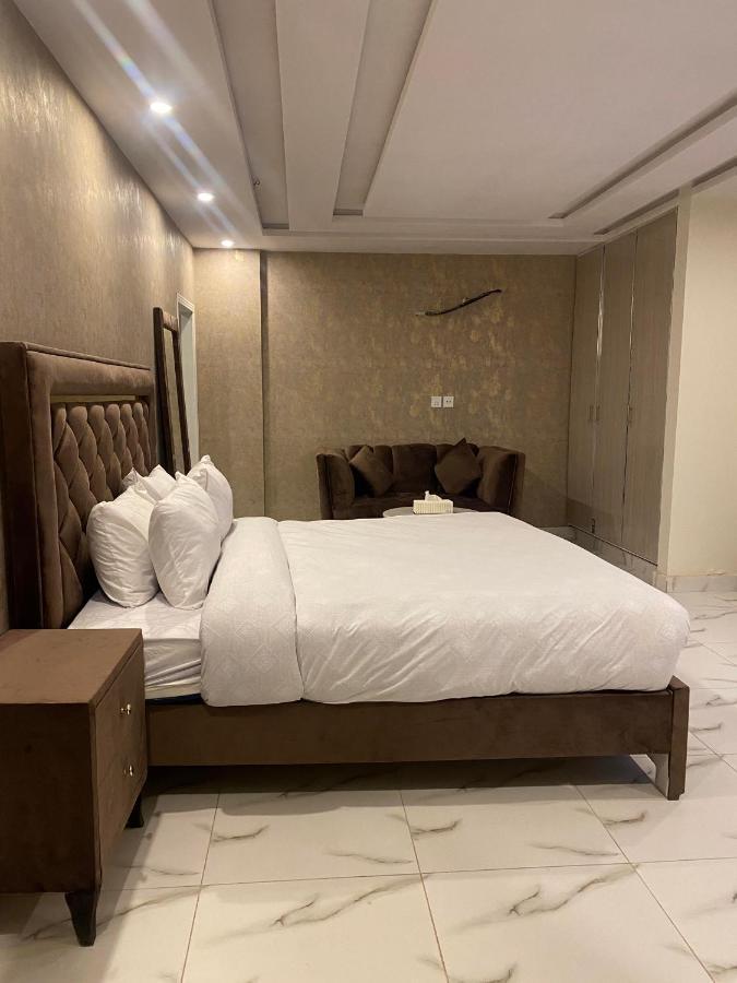 Luxe Suites Bahria Town ลาฮอร์ ภายนอก รูปภาพ
