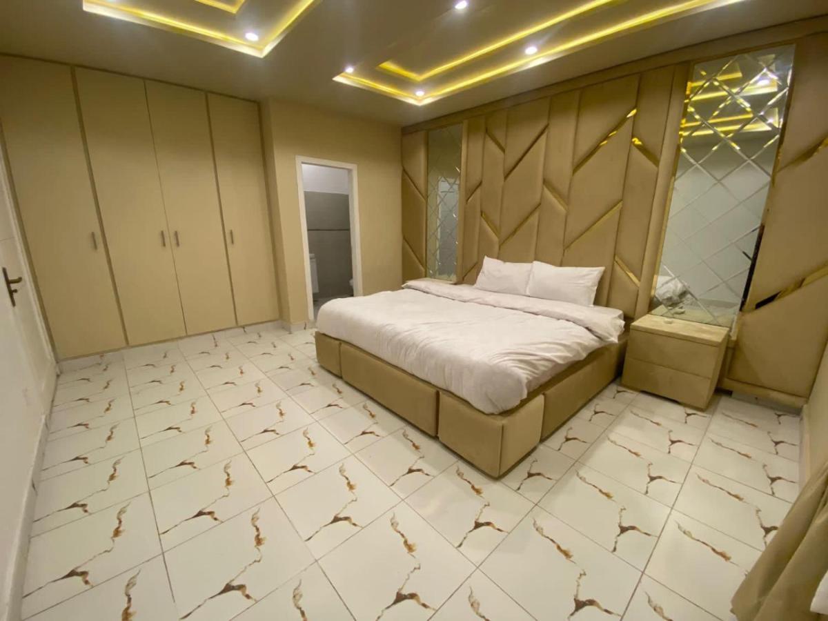 Luxe Suites Bahria Town ลาฮอร์ ภายนอก รูปภาพ