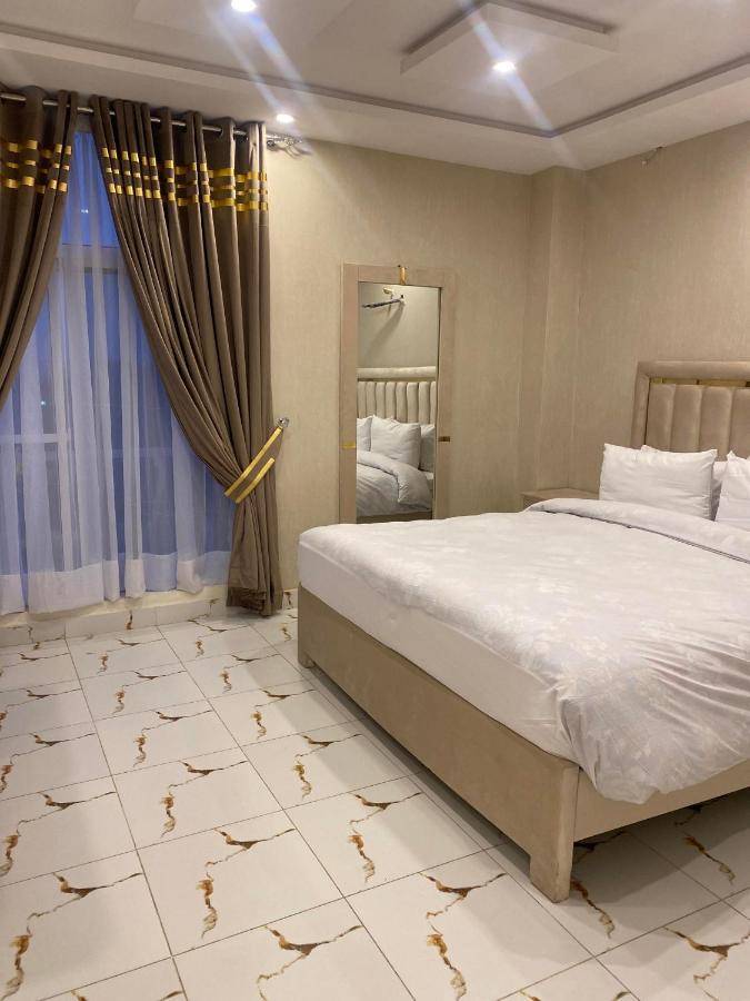 Luxe Suites Bahria Town ลาฮอร์ ภายนอก รูปภาพ
