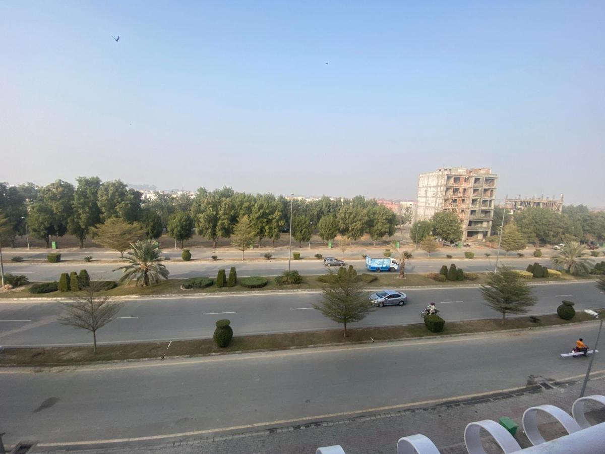 Luxe Suites Bahria Town ลาฮอร์ ภายนอก รูปภาพ