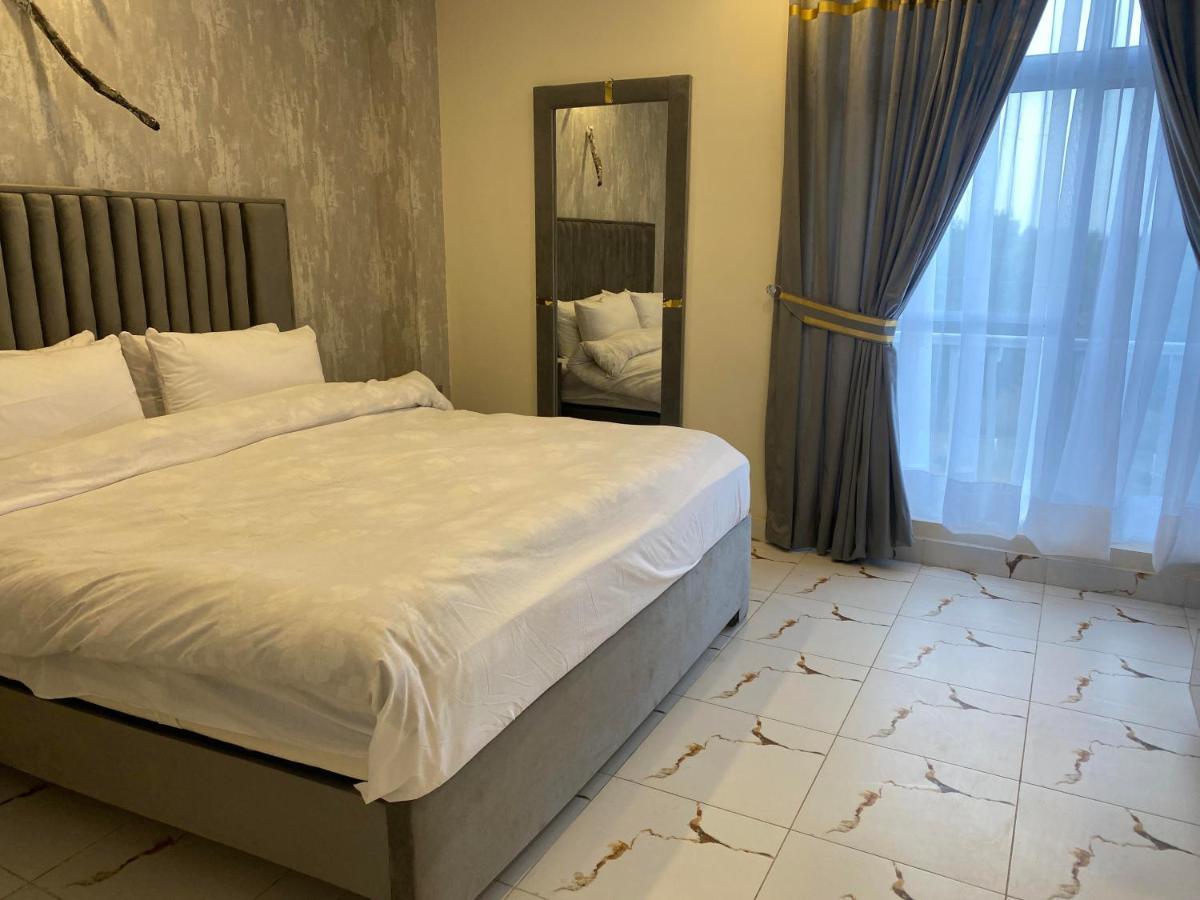 Luxe Suites Bahria Town ลาฮอร์ ภายนอก รูปภาพ